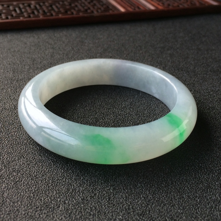 (超值推荐)糯冰种飘翠手镯(53.6mm)