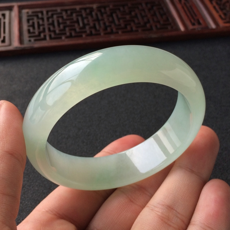 (超值推荐)糯冰种晴水手镯(54.8mm)