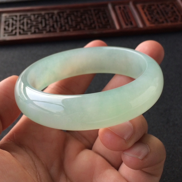 (超值推荐)糯冰种晴水手镯(54.8mm)
