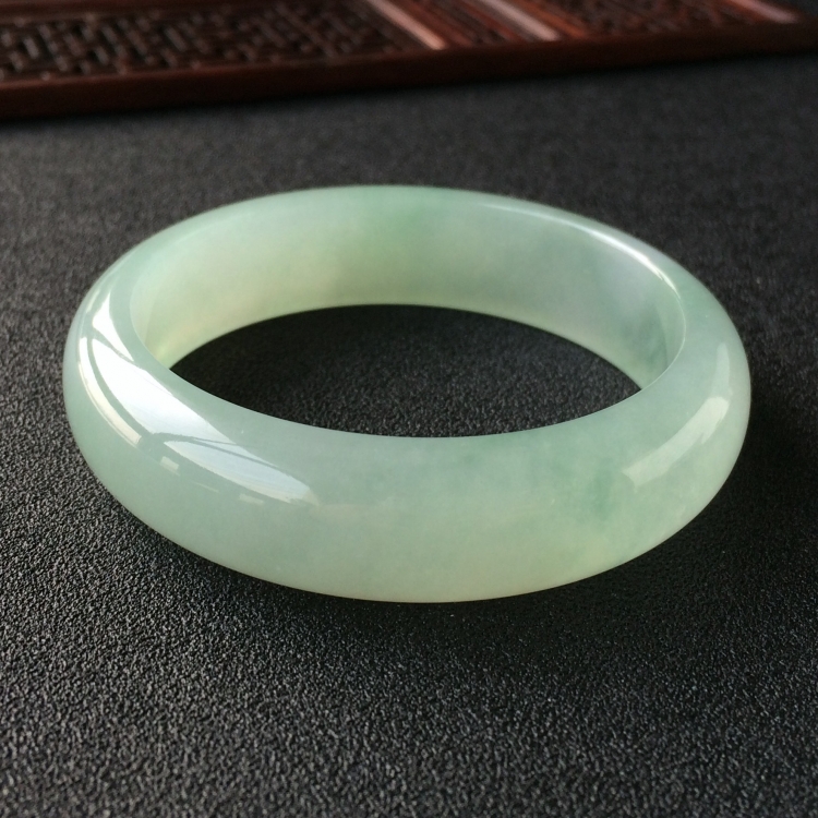 (超值推荐)糯冰种晴水手镯(54.8mm)