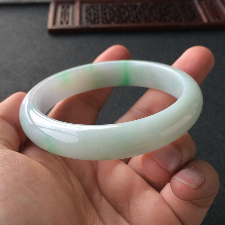 (超值推荐)糯冰种飘翠手镯(60.3mm)