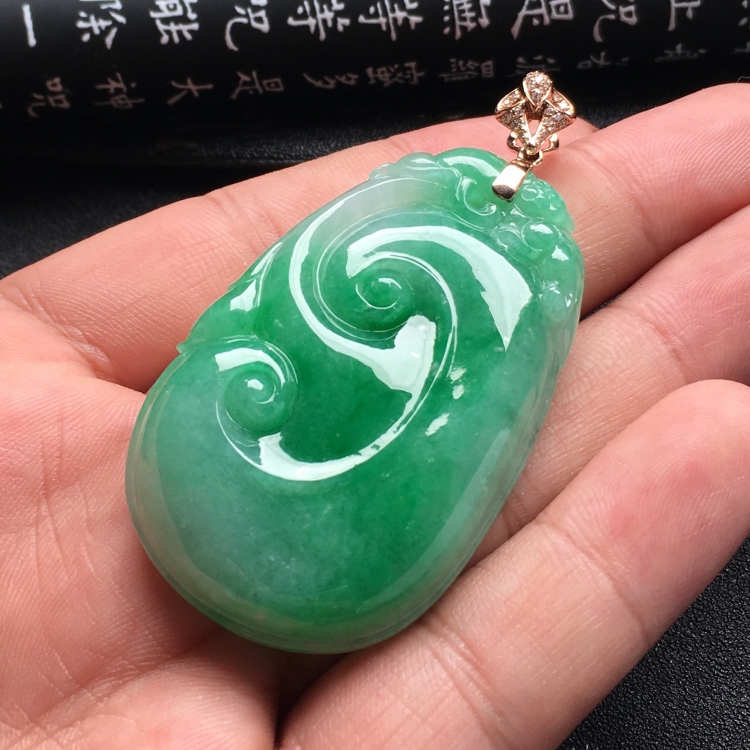 （超值推荐）糯冰种飘翠如意挂件（金扣）