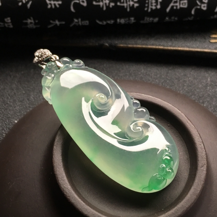 （超值推荐）冰种飘翠如意挂件（金扣）