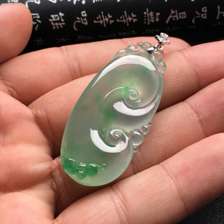 （超值推荐）冰种飘翠如意挂件（金扣）