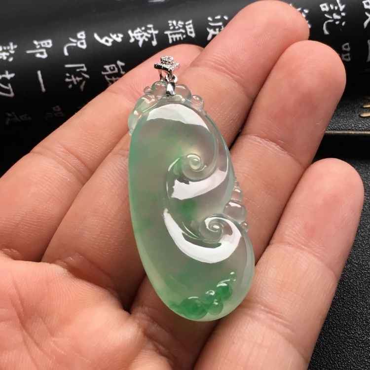 （超值推荐）冰种飘翠如意挂件（金扣）