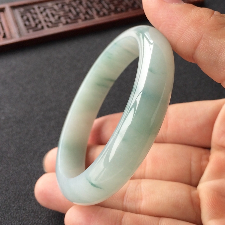 (超值推荐)糯冰种飘花手镯(57.2mm)