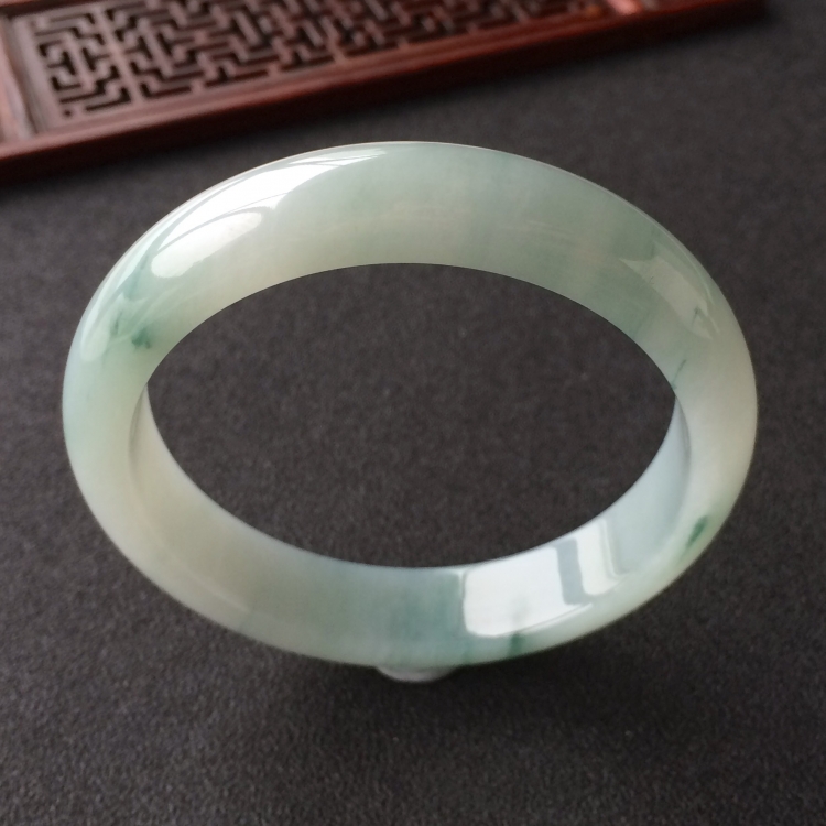 (超值推荐)糯冰种飘花手镯(57.2mm)