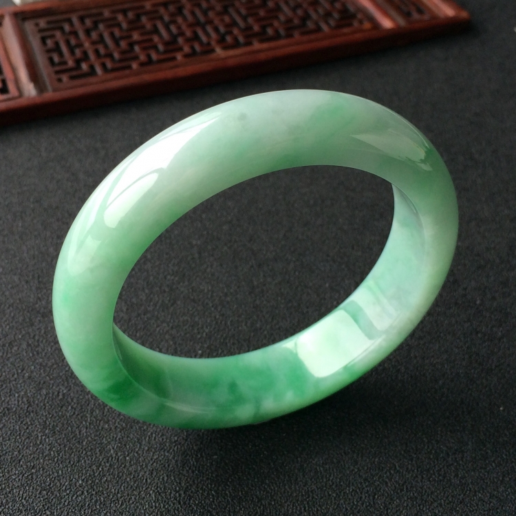 (超值推荐)糯冰种飘翠手镯(59mm)