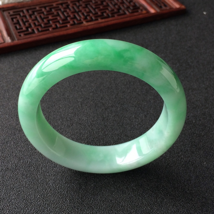(超值推荐)糯冰种飘翠手镯(59mm)