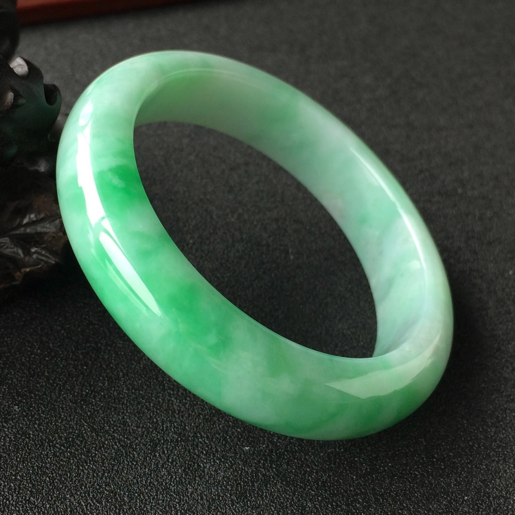 (超值推荐)糯冰种飘翠手镯(59mm)