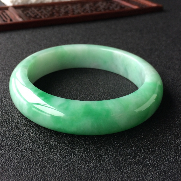 (超值推荐)糯冰种飘翠手镯(59mm)