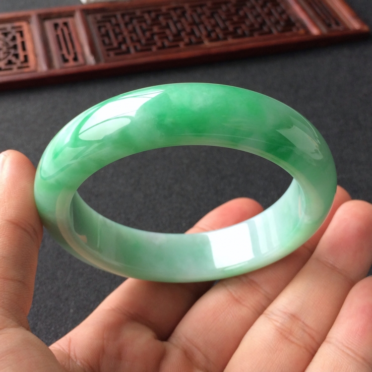 (超值推荐)糯冰种飘翠手镯(59mm)