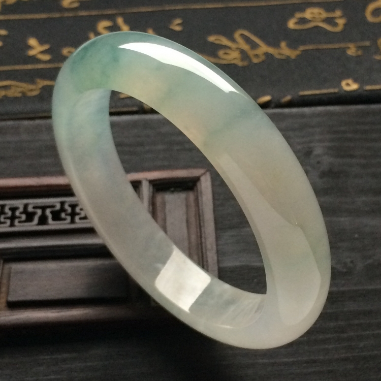 （超值推荐）冰种略飘花手镯（56.6mm）