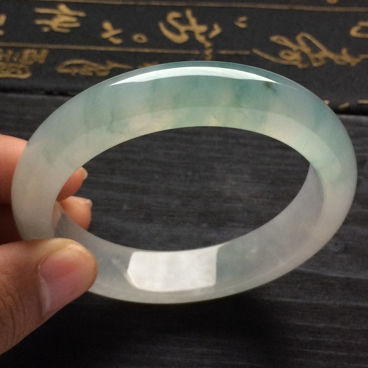 （超值推荐）冰种略飘花手镯（56.6mm）