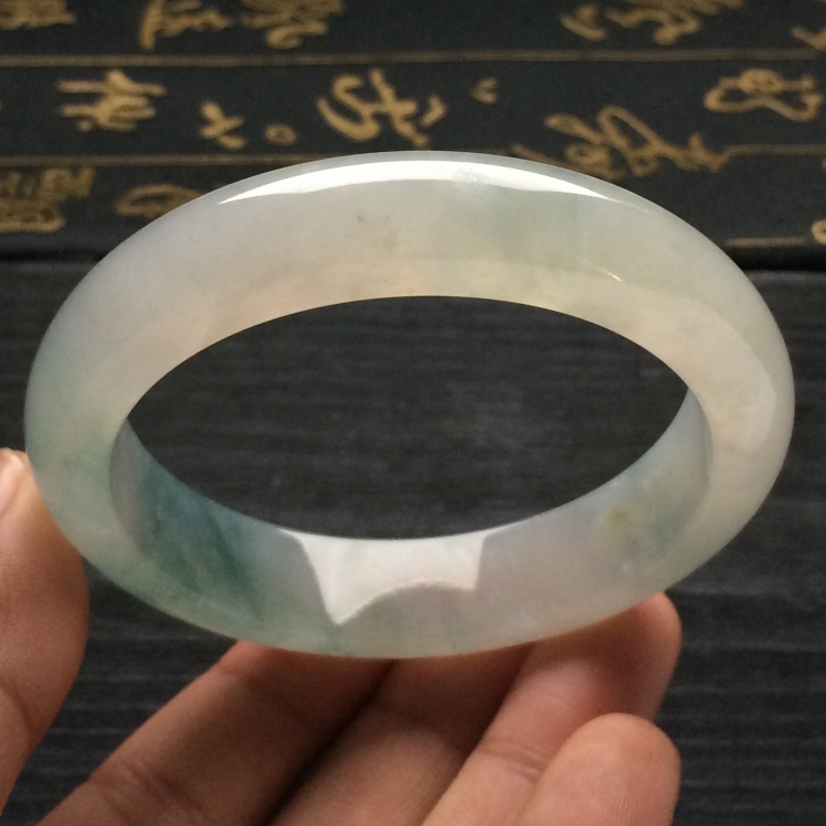 （超值推荐）冰种略飘花手镯（56.6mm）
