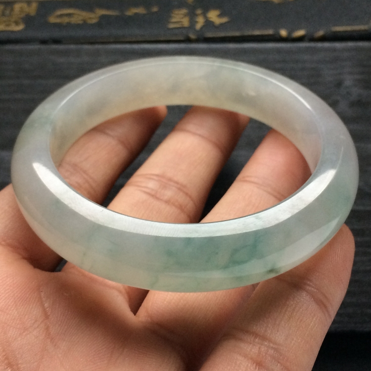 （超值推荐）冰种略飘花手镯（56.6mm）