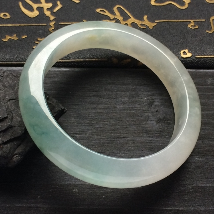 （超值推荐）冰种略飘花手镯（56.6mm）