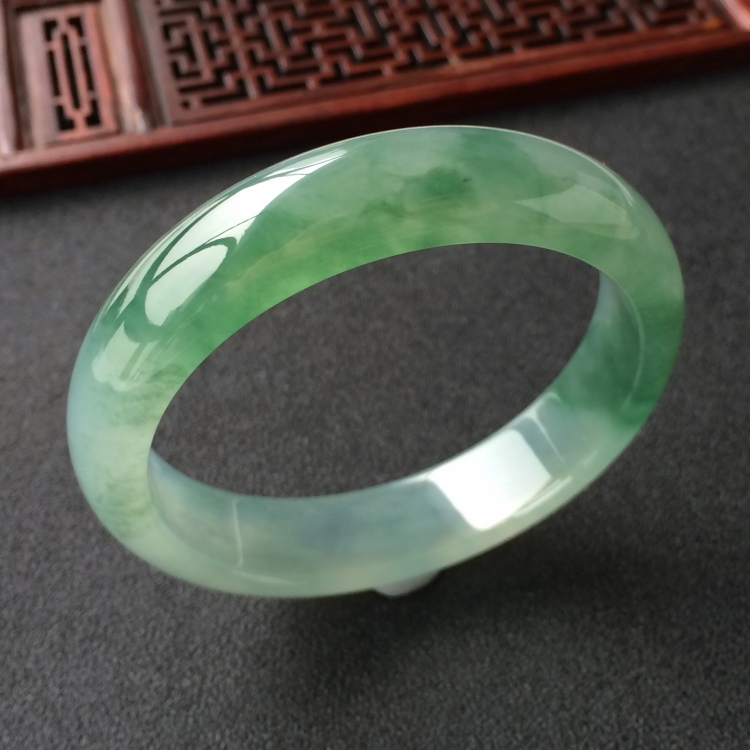(超值推荐)冰种飘花手镯(56.6mm)