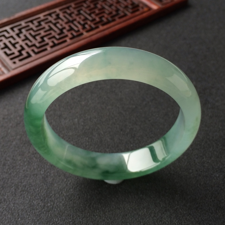 (超值推荐)冰种飘花手镯(56.6mm)