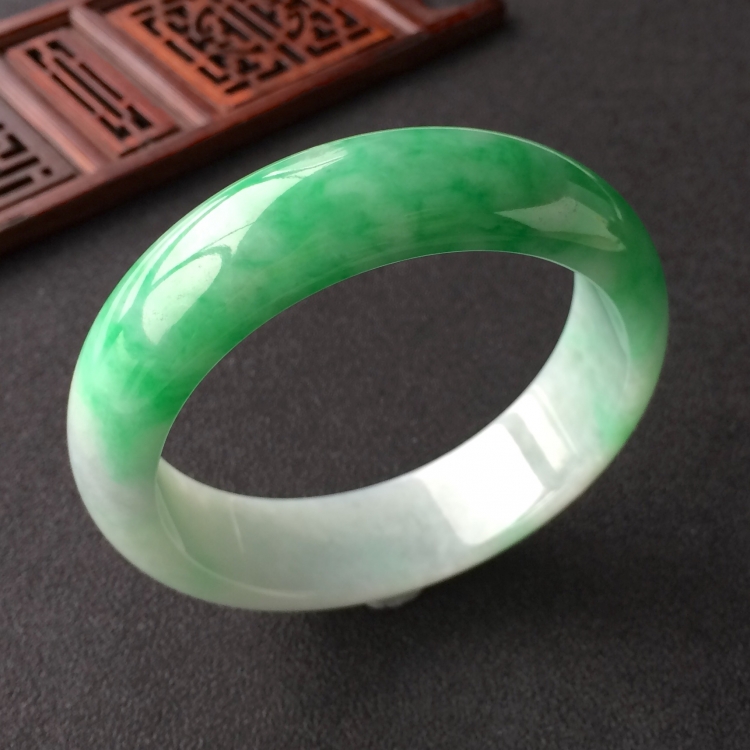 (超值推荐)糯冰种飘翠手镯(58.2mm)
