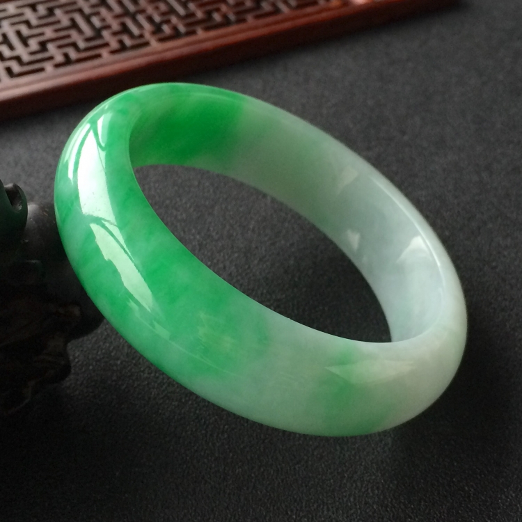 (超值推荐)糯冰种飘翠手镯(58.2mm)