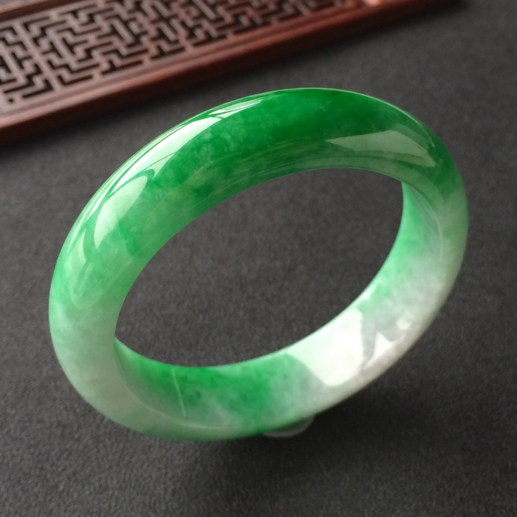 (超值推荐)糯冰种翠色手镯(56.7mm)
