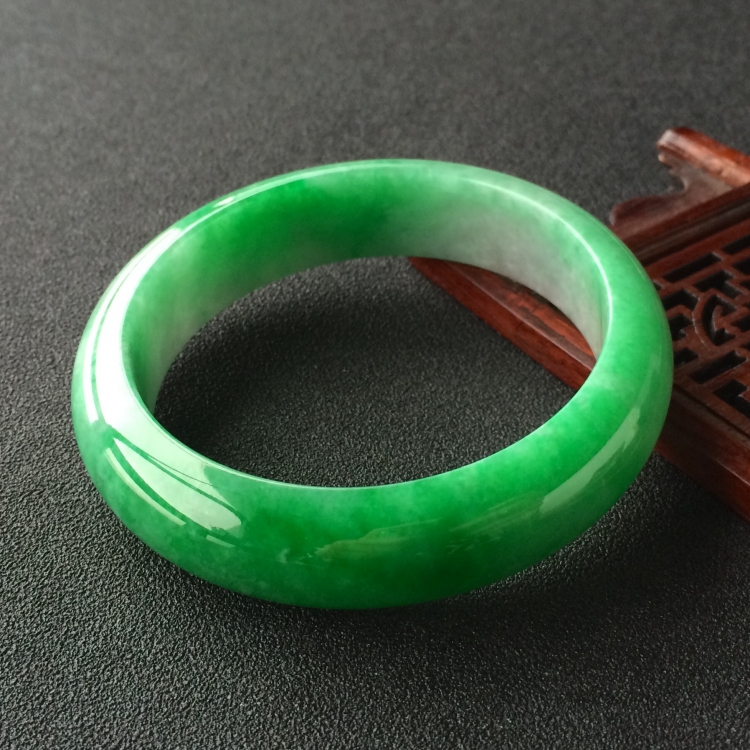 (超值推荐)糯冰种翠色手镯(56.7mm)