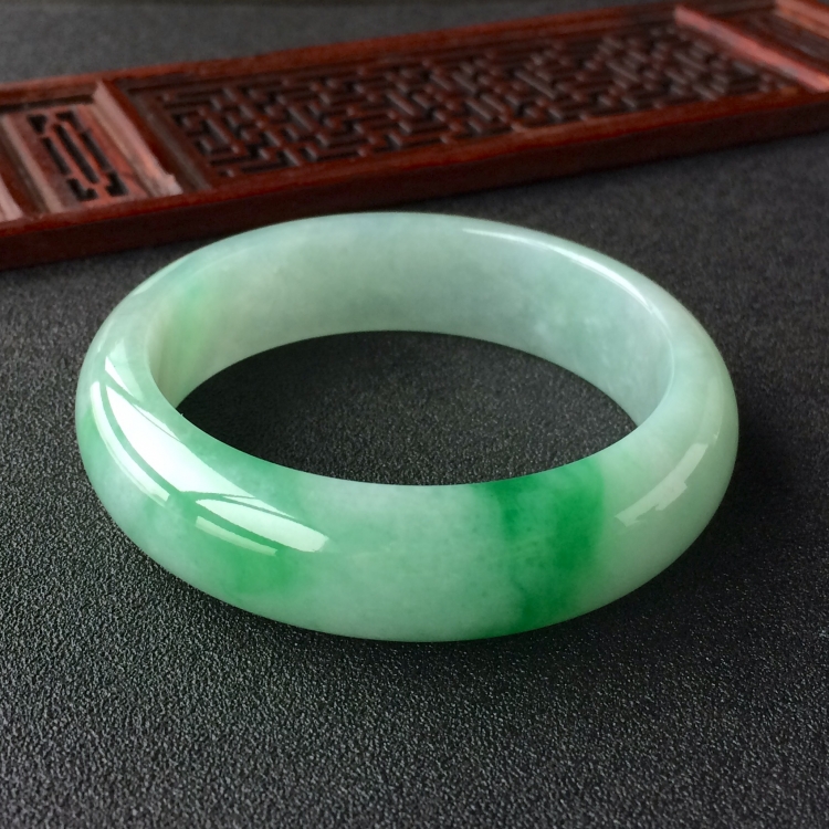 (超值推荐)糯冰种飘翠手镯(56.4mm)