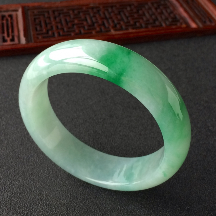 (超值推荐)糯冰种飘翠手镯(56.4mm)