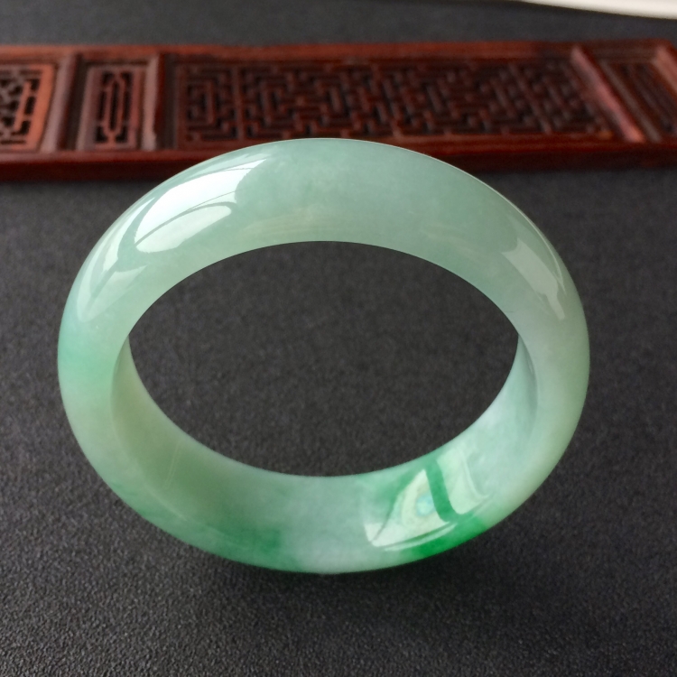 (超值推荐)糯冰种飘翠手镯(56.4mm)