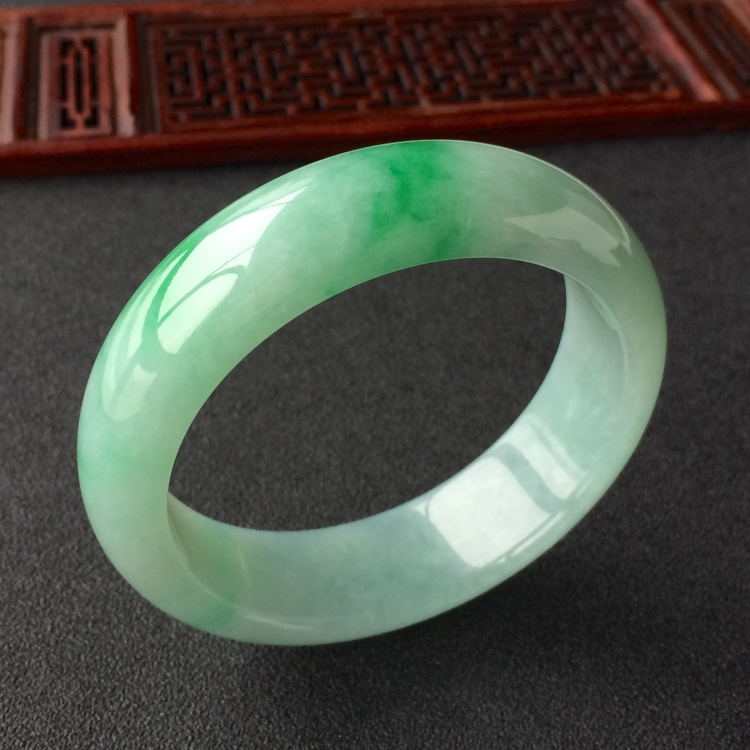 (超值推荐)糯冰种飘翠手镯(56.4mm)