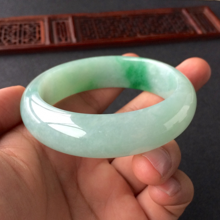 (超值推荐)糯冰种飘翠手镯(56.4mm)