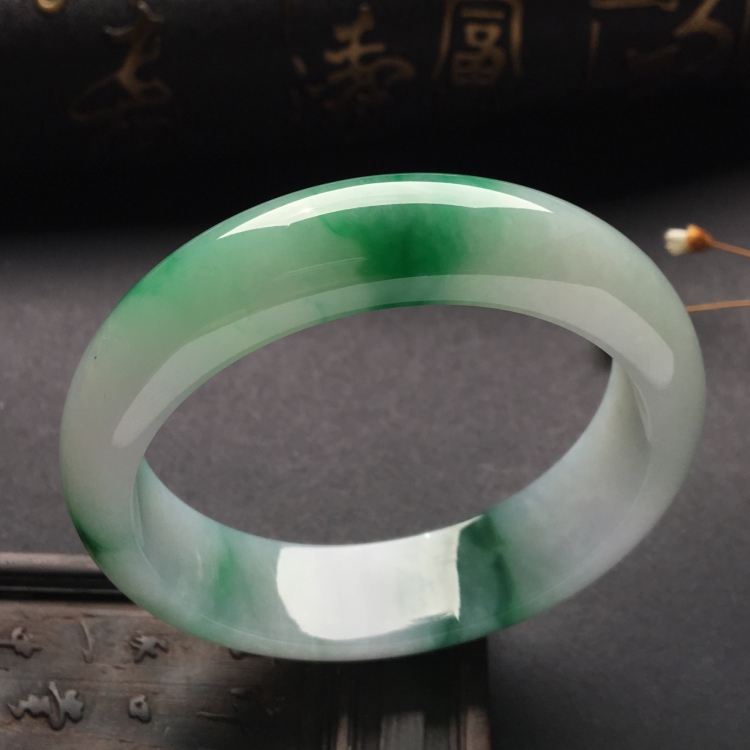 （超值推荐）糯冰种飘翠手镯（55mm）