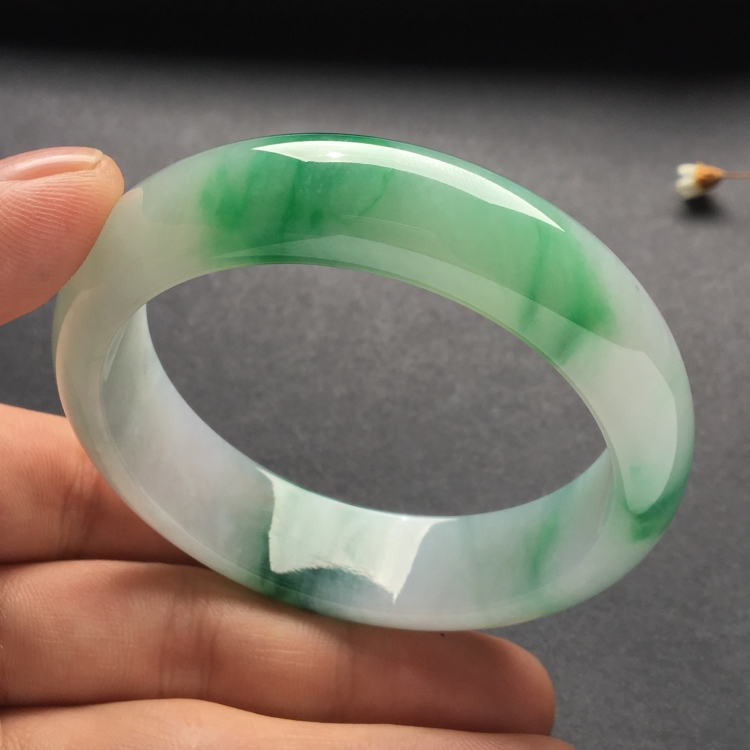 （超值推荐）糯冰种飘翠手镯（55mm）
