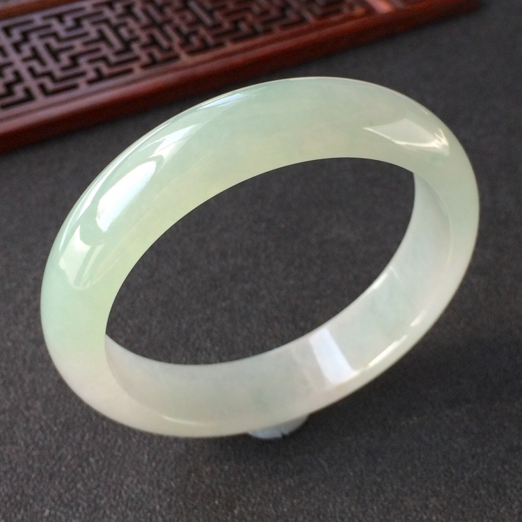 (超值推荐)糯冰种晴水手镯(58.1mm)