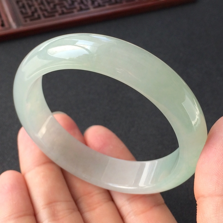 (超值推荐)糯冰种晴水手镯(58.1mm)