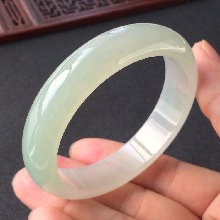 (超值推荐)糯冰种晴水手镯(58.1mm)