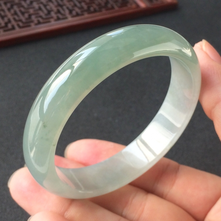 (超值推荐)糯冰种晴水手镯(57.1mm)