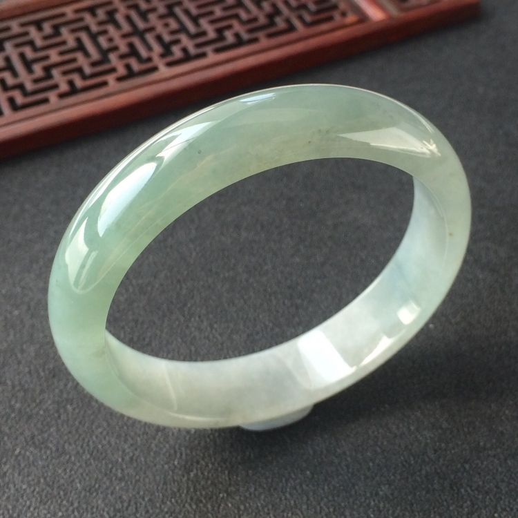 (超值推荐)糯冰种晴水手镯(57.1mm)