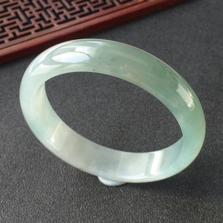 (超值推荐)糯冰种晴水手镯(57.1mm)