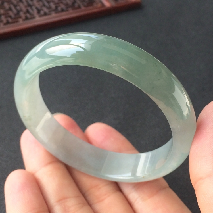 (超值推荐)糯冰种晴水手镯(57.1mm)