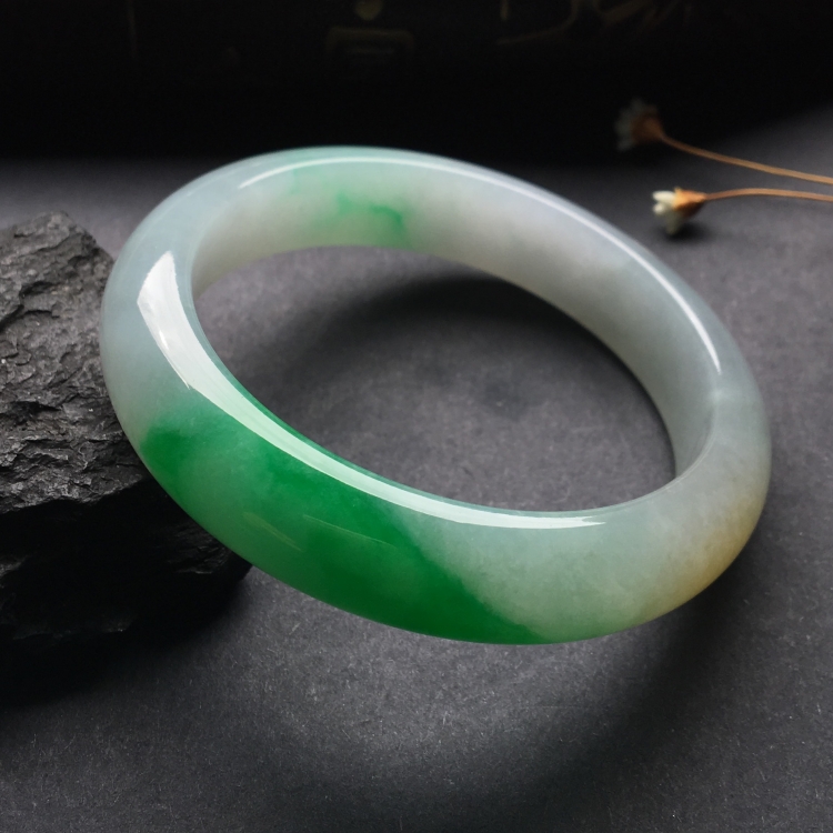 （超值推荐）糯冰种黄加绿手镯（56.7mm）