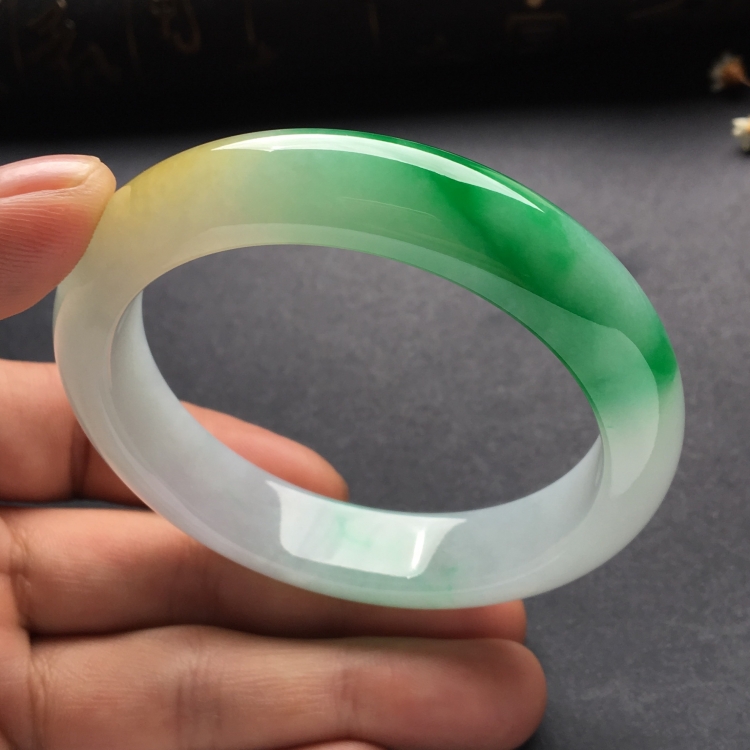 （超值推荐）糯冰种黄加绿手镯（56.7mm）