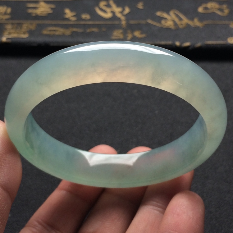 （超值推荐）冰种略飘花手镯（57mm）