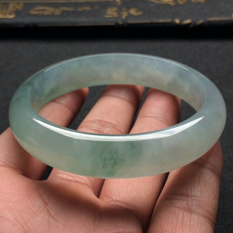 （超值推荐）冰种略飘花手镯（57mm）