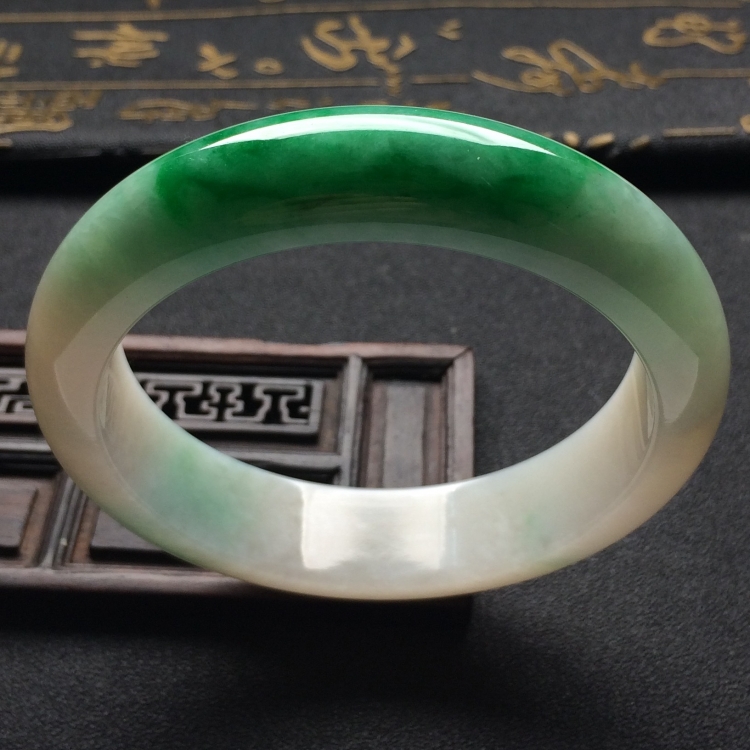 （超值推荐）糯冰种飘翠手镯（59mm）