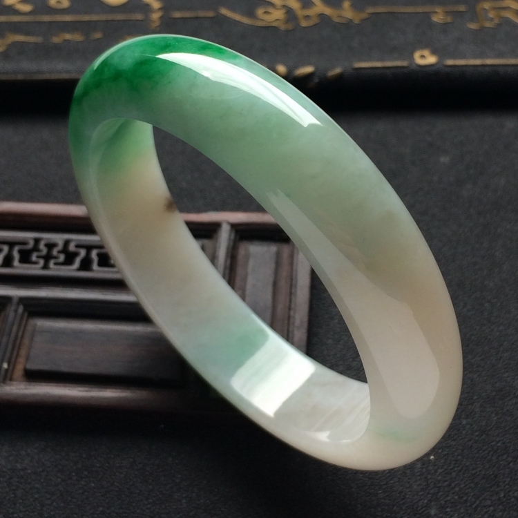 （超值推荐）糯冰种飘翠手镯（59mm）