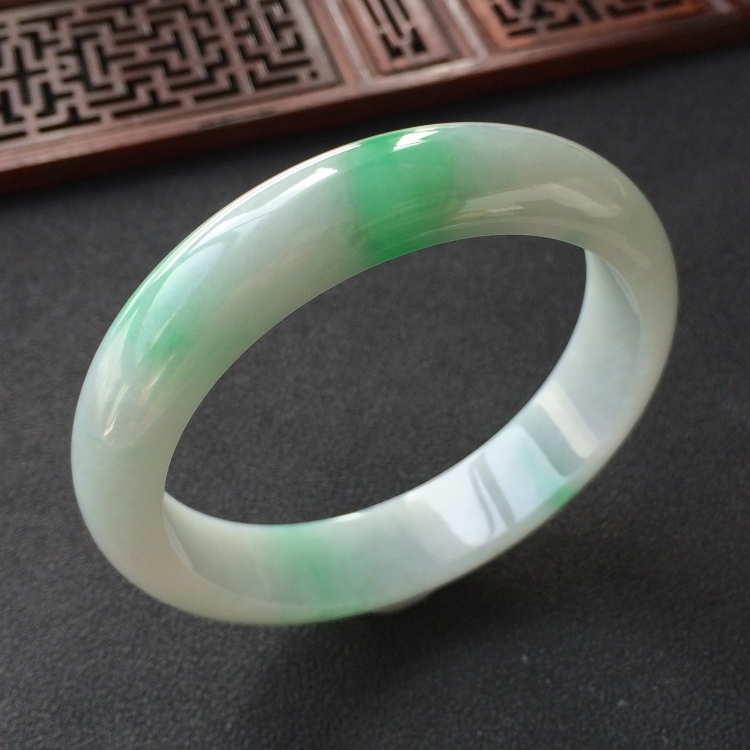 (超值推荐)糯冰种飘翠手镯(58mm)