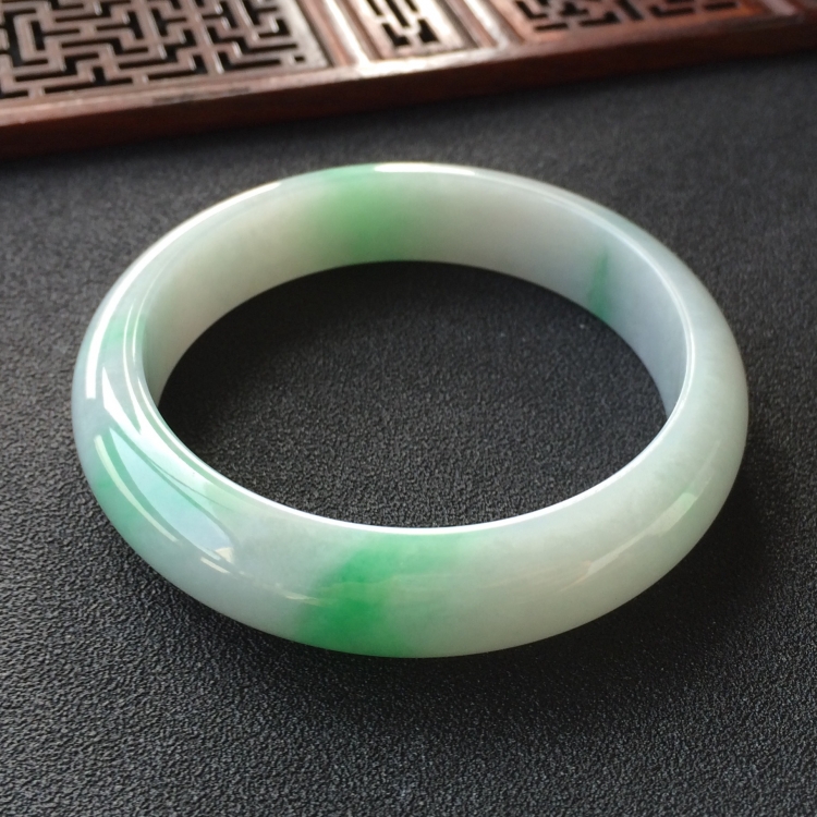 (超值推荐)糯冰种飘翠手镯(58mm)