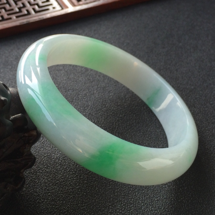 (超值推荐)糯冰种飘翠手镯(58mm)